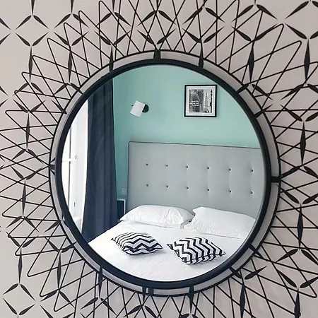 Проживание в семье Mansion Victorine *