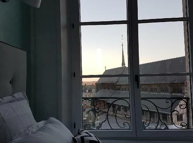 Mansion Victorine Homestay *